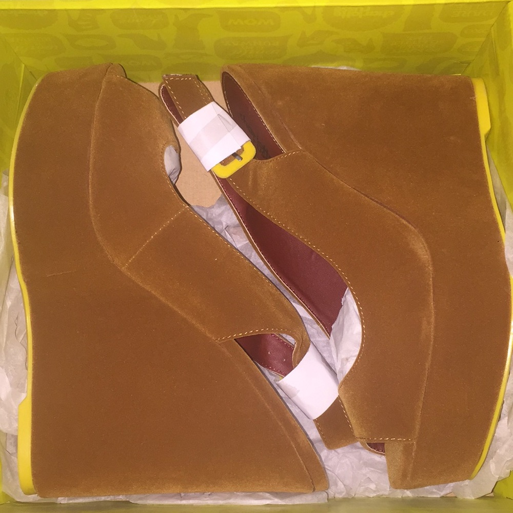 Open Toe Wedge - Picture 6 of 8